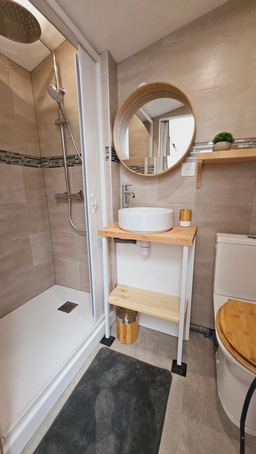 Shower, Toilet, Bathroom