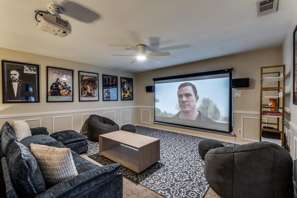 Communal lounge/ TV room, Game Room, TV and multimedia, Seating area, Evening entertainment, fireplace