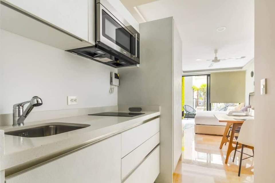 Kitchen or kitchenette, Dining area, stove