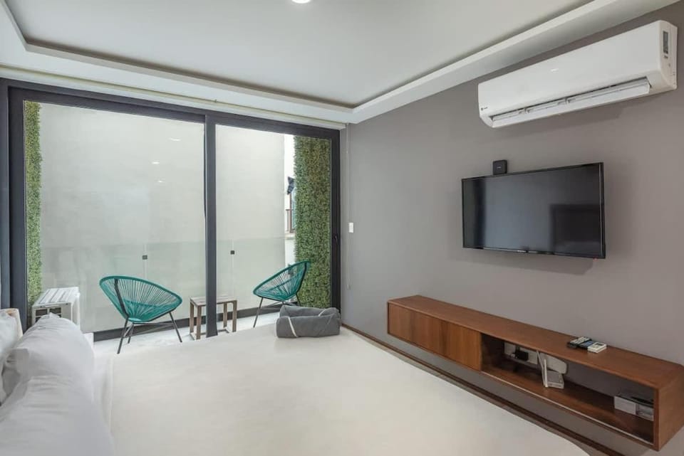 Bed, TV and multimedia, Photo of the whole room, Bedroom, air conditioner