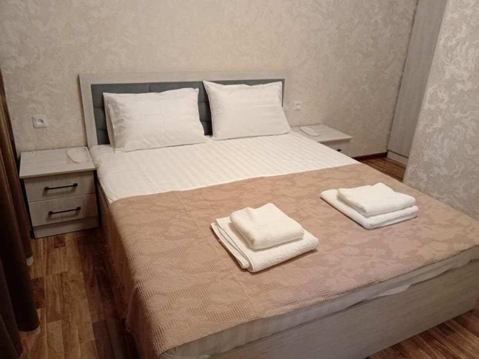 Bed, Photo of the whole room, towels