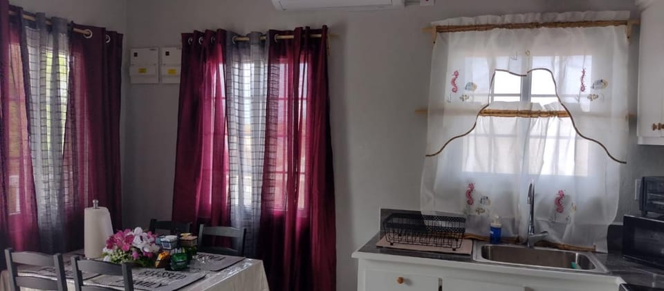 Backstreet BNB Apartment hotel in Leeward Islands
