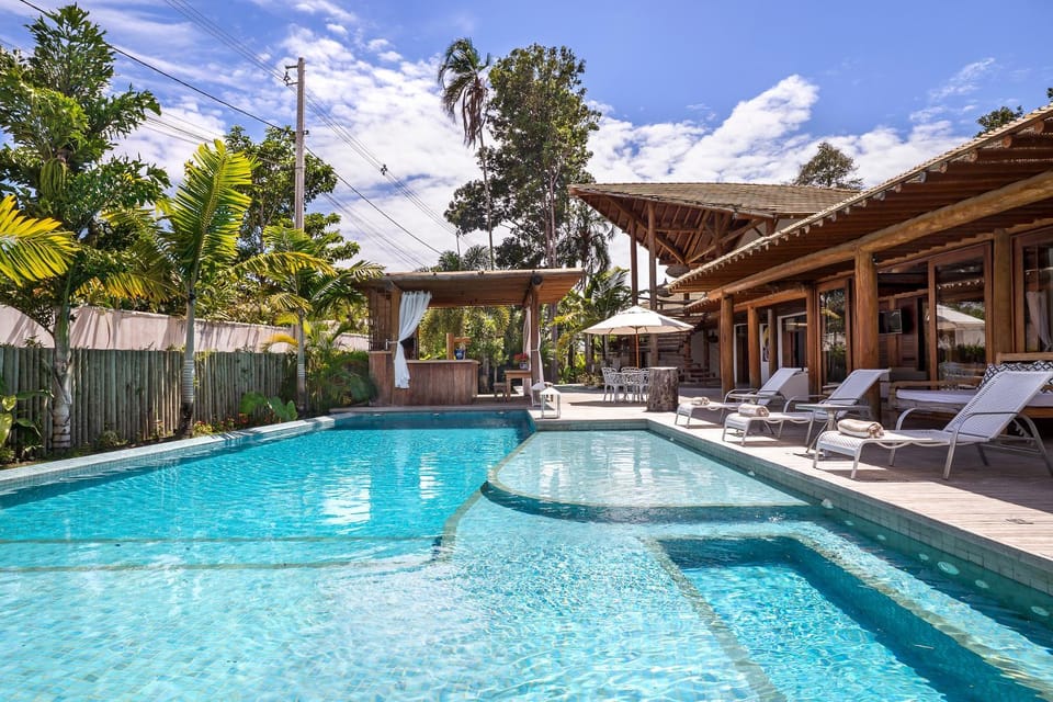 Property building, Patio, Spring, Day, Natural landscape, Garden, Garden view, Pool view, Swimming pool, sunbed