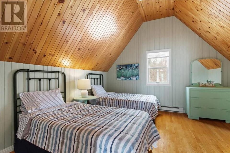 Borgitte 3 bedroom Waterfront Cottage House in Cap-Pelé