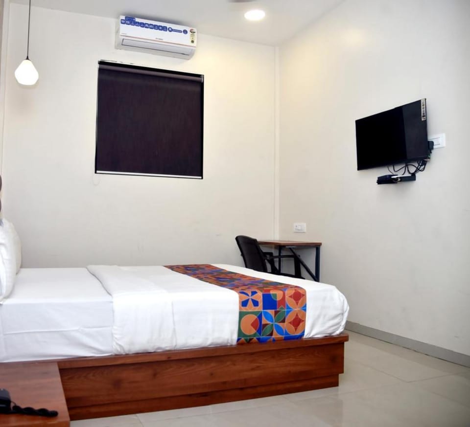 Bed, Photo of the whole room, Bedroom, air conditioner