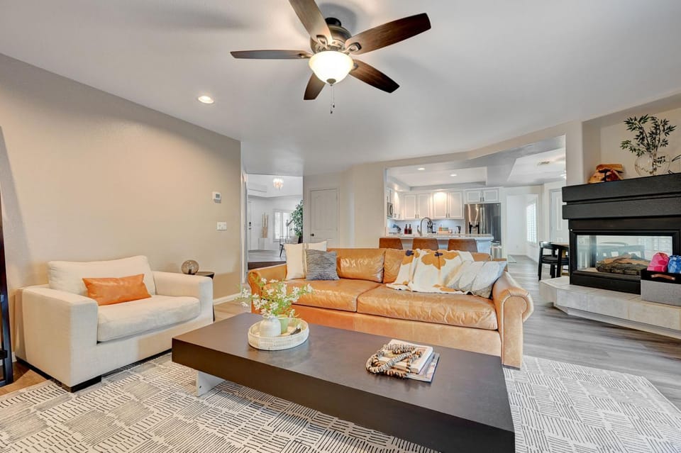 Gorgeous 6BR with Pool and Spa House in Silverado Ranch