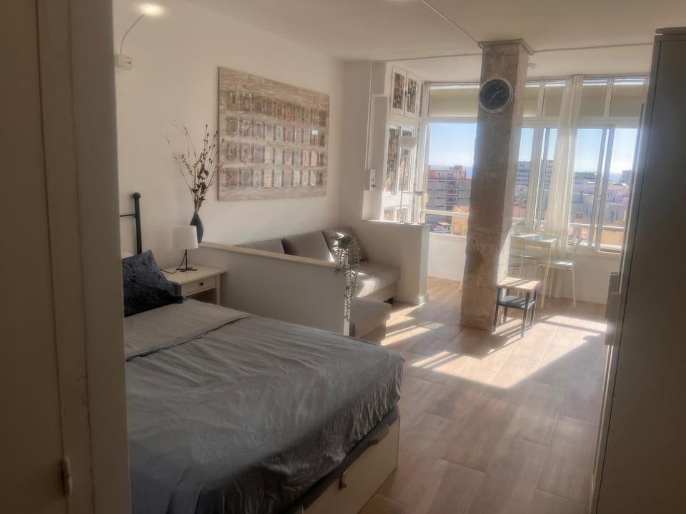 Bed, Living room, Photo of the whole room, Seating area, Bedroom