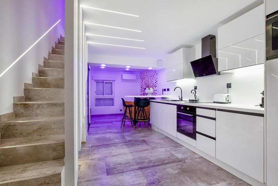 Dining area, dishwasher, minibar, oven, stove