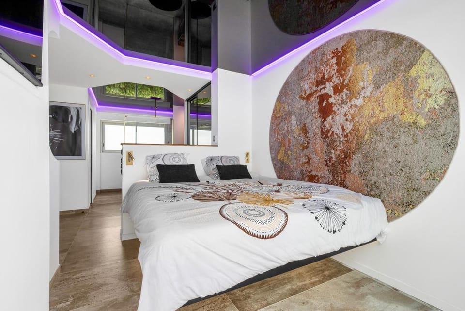Bed, Photo of the whole room