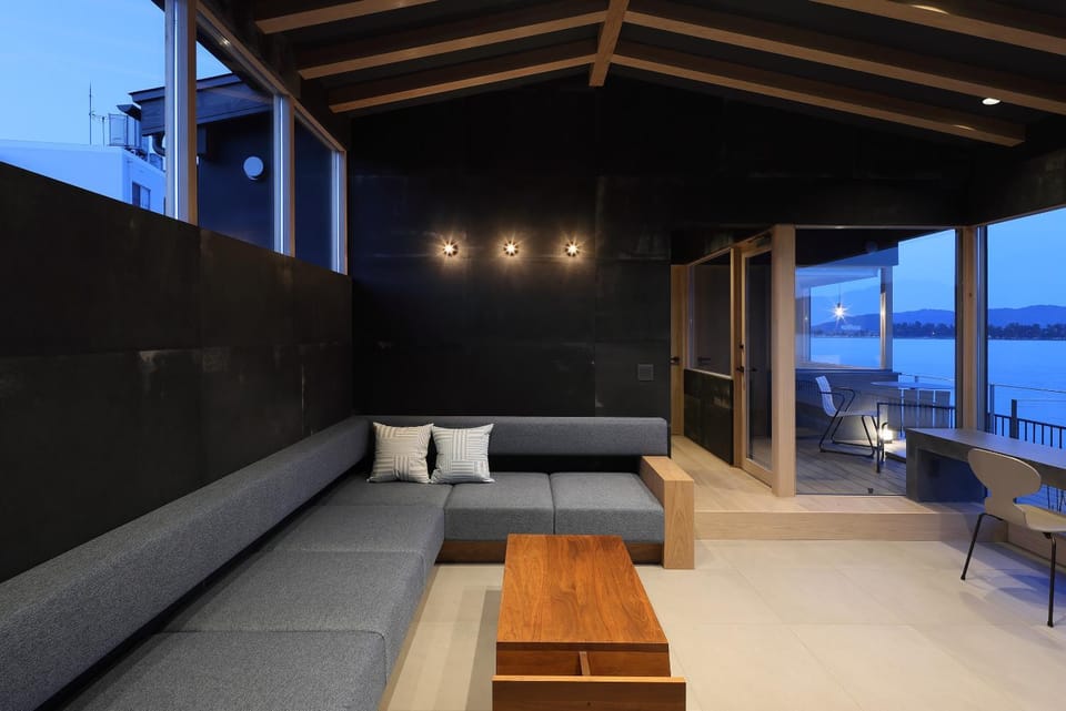 Living room, Photo of the whole room
