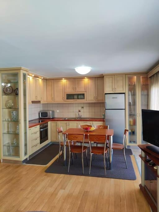 TV and multimedia, Kitchen or kitchenette, Dining area, dishwasher, oven, pet friendly, stove