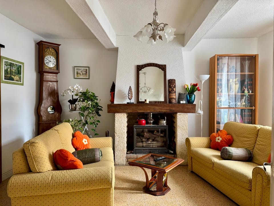 Communal lounge/ TV room, Living room