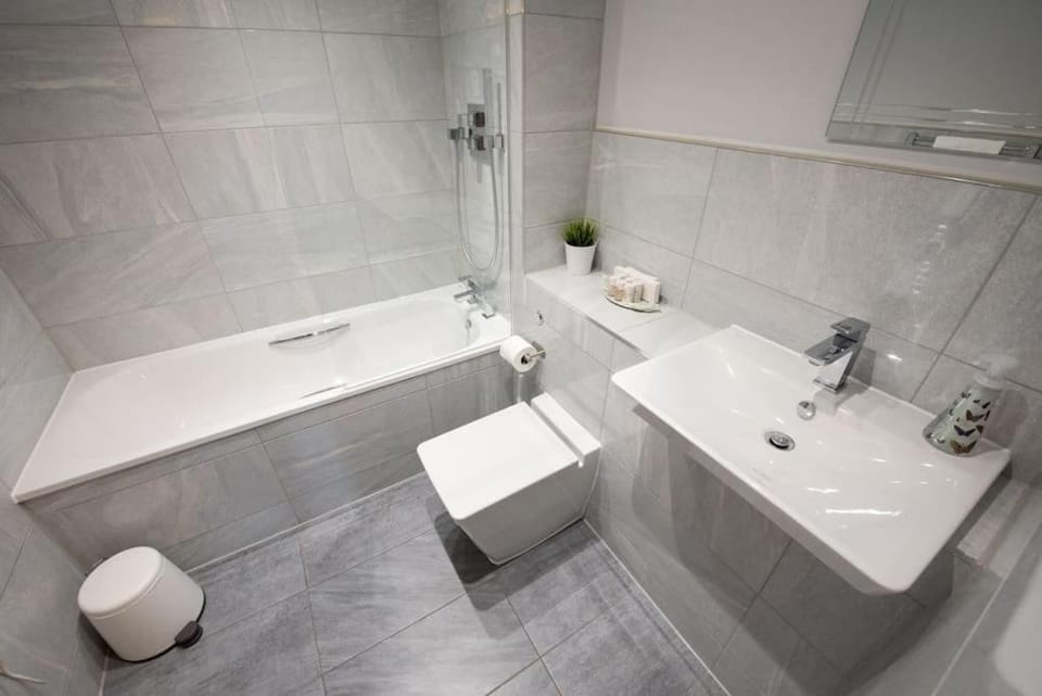 Modern,Bright and spacious 2 bed Apartment in Brentwood