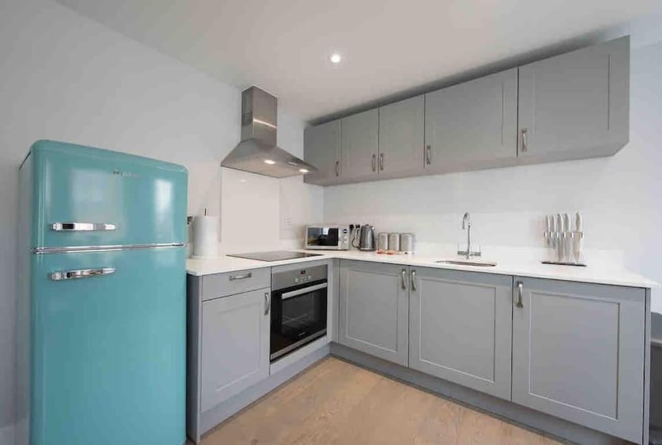 Modern,Bright and spacious 2 bed Apartment in Brentwood