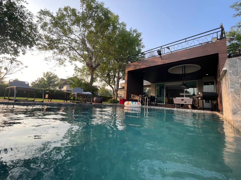 Property building, Pool view, Swimming pool