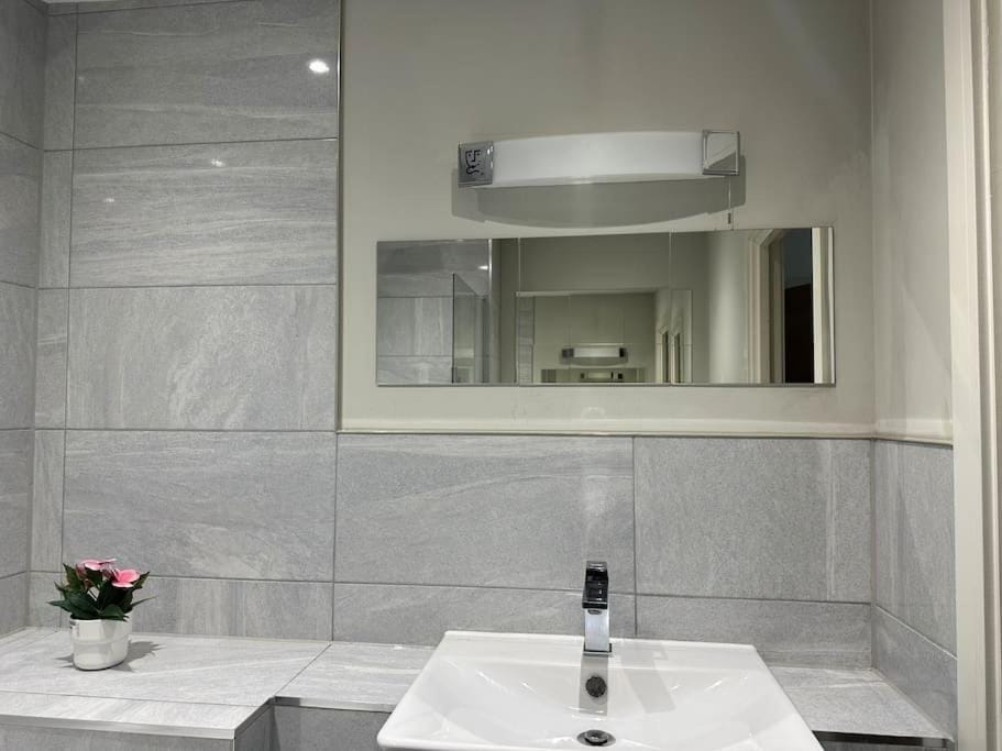 Bright, spacious 1 bedroom flat Apartment in Brentwood