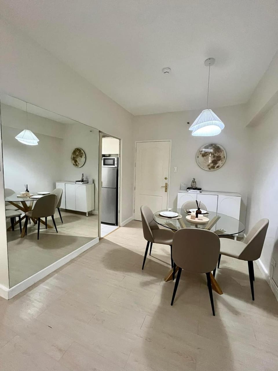 Relax in style: Modern Airbnb and Netflix Apartment in Makati