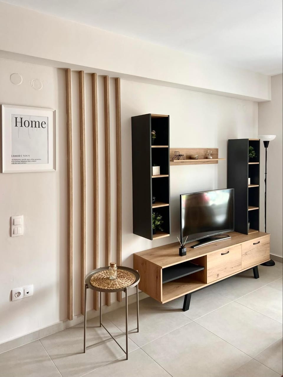 TV and multimedia, Living room, Seating area, Evening entertainment