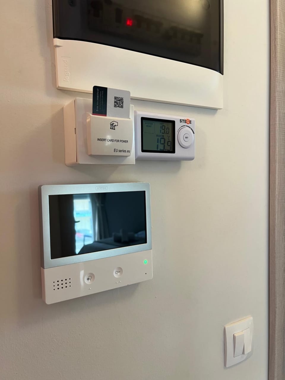 TV and multimedia, safe, air conditioner