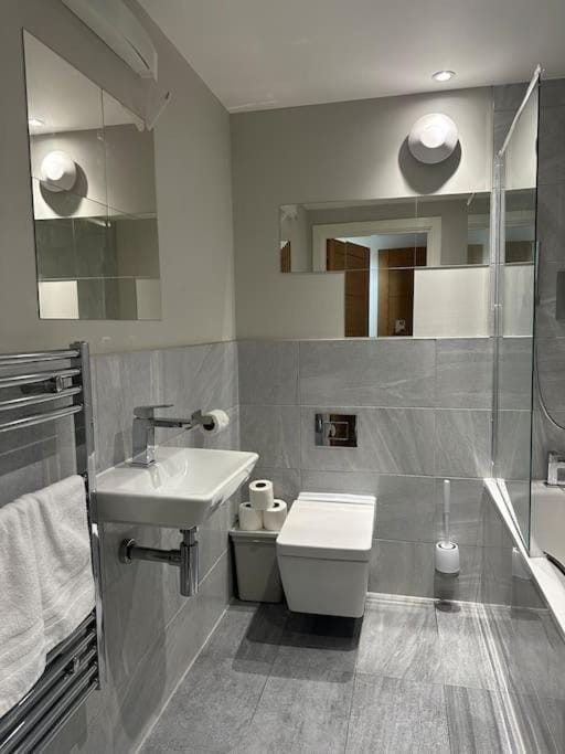Bright, spacious and modern flat Apartment in Brentwood