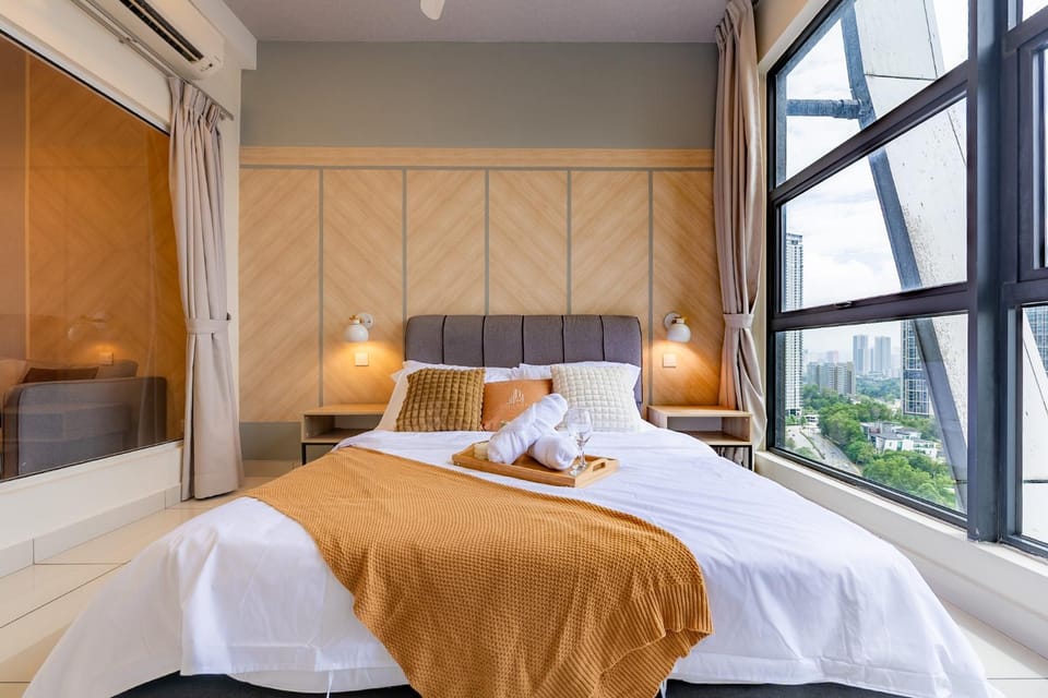Bed, Photo of the whole room, Bedroom, towels