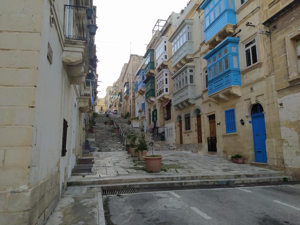 Property building, Neighbourhood, City view, Street view, Location