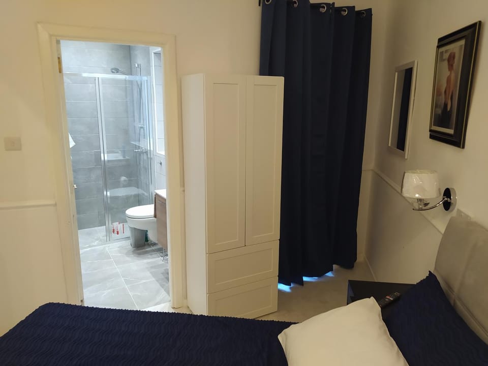 Bed, Bathroom