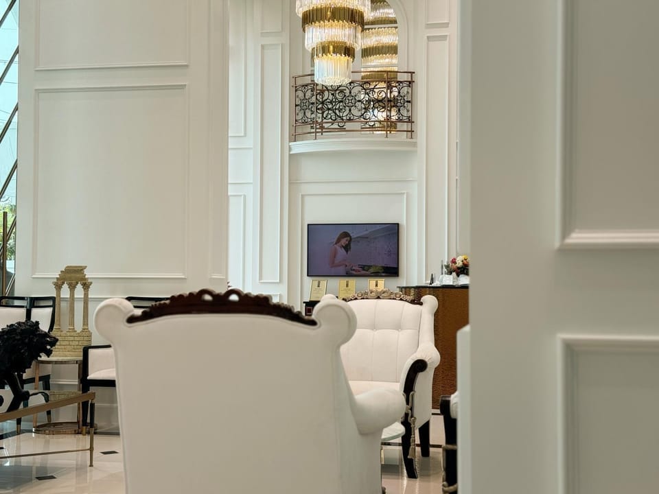 Communal lounge/ TV room, Lobby or reception