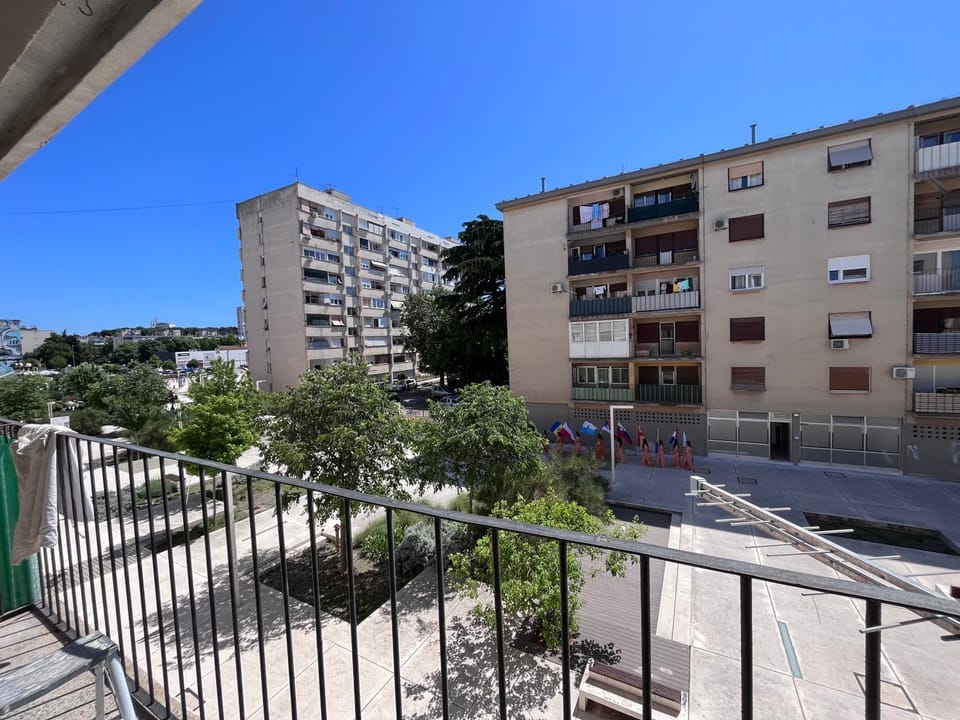 Property building, Day, Neighbourhood, City view, Street view, Location