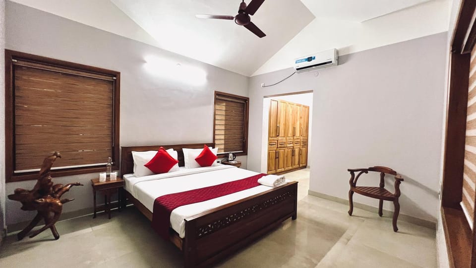 Bed, Photo of the whole room, wardrobe, air conditioner