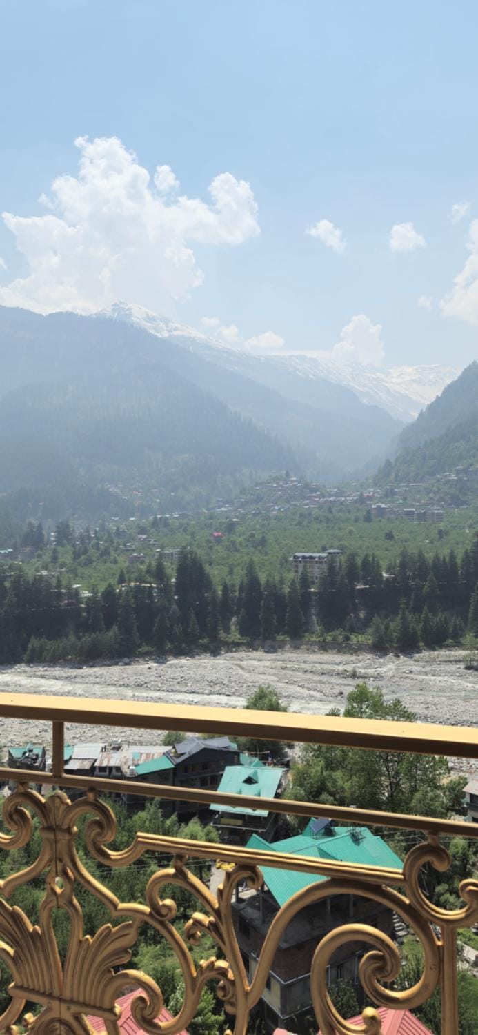 View (from property/room), Balcony/Terrace, Mountain view, River view