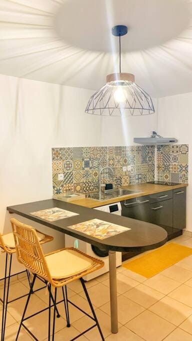 Kitchen or kitchenette, Dining area