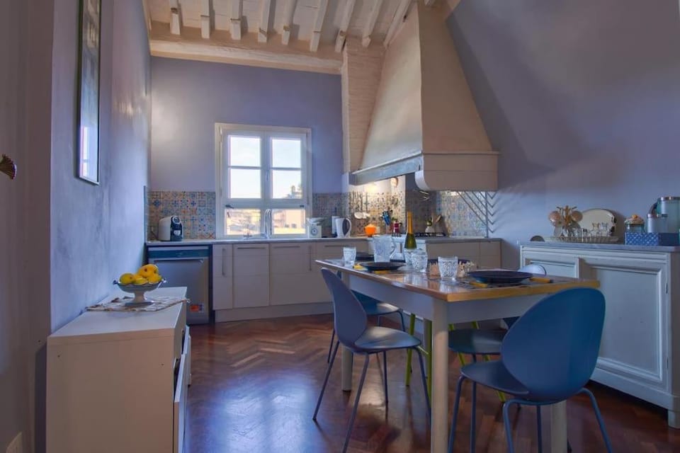 Kitchen or kitchenette, Dining area, stove