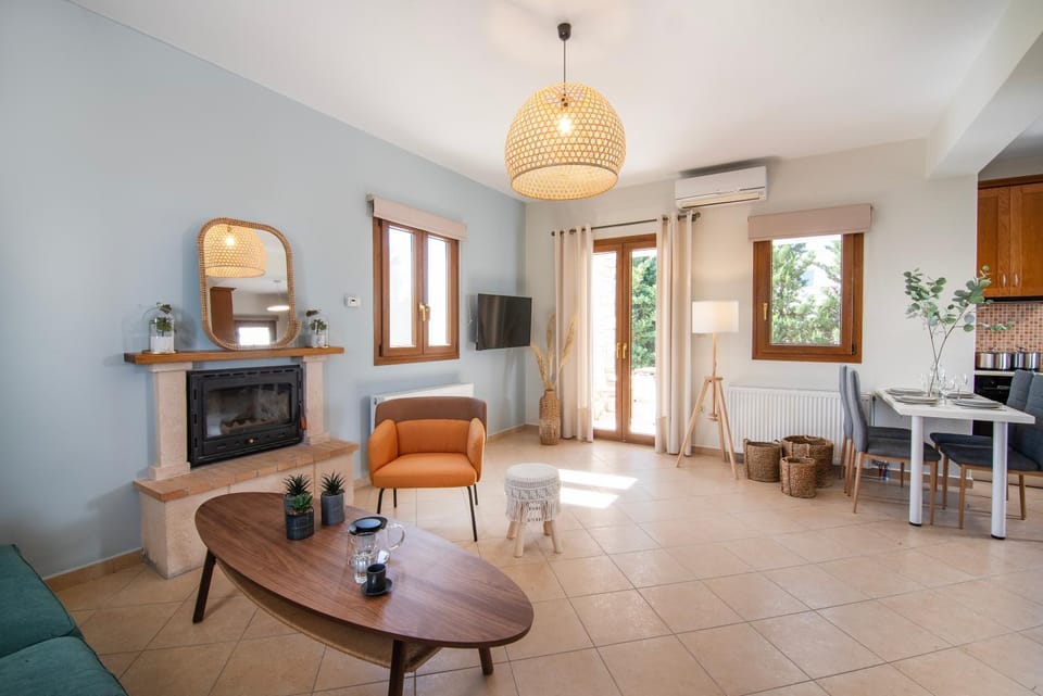 Kitchen or kitchenette, Living room, Seating area, Dining area, minibar, pet friendly, stove