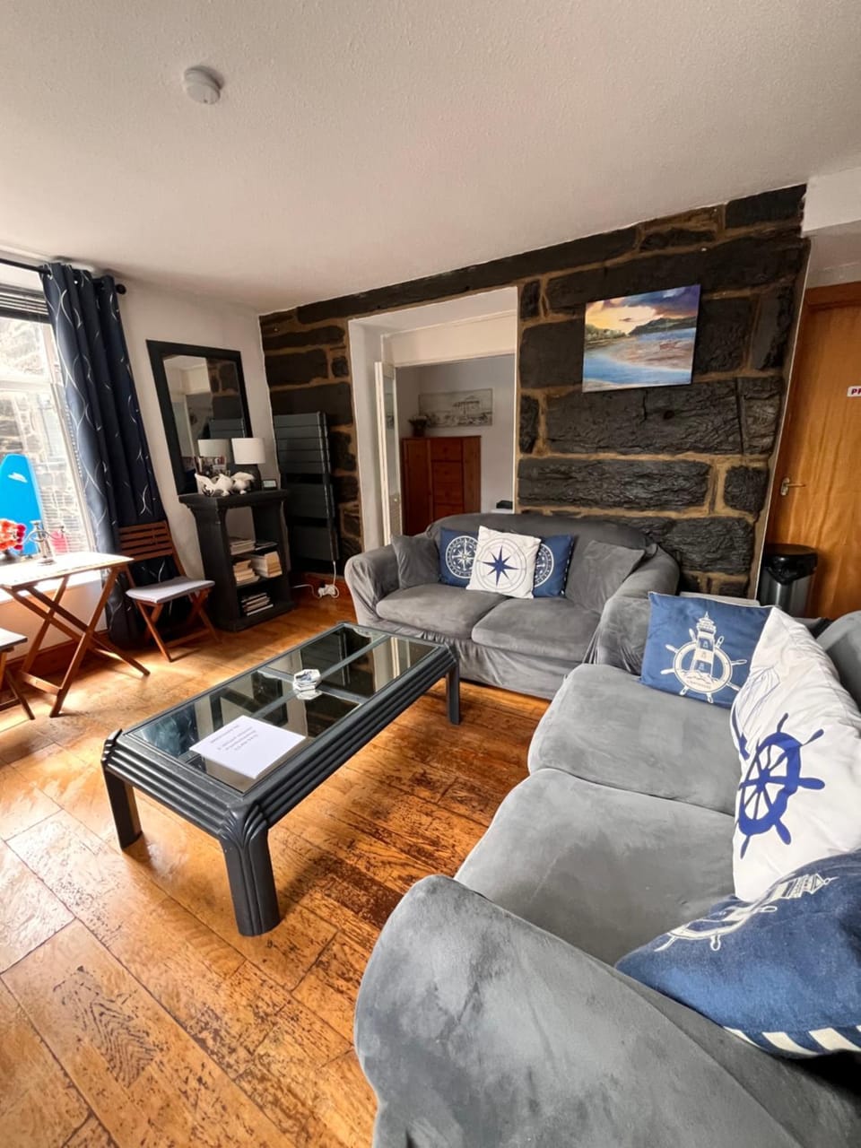 Lovely apartment 2 Wharf House Porthmadog harbour side Views to mountains and Festiniog Highland Railway Apartment in Porthmadog