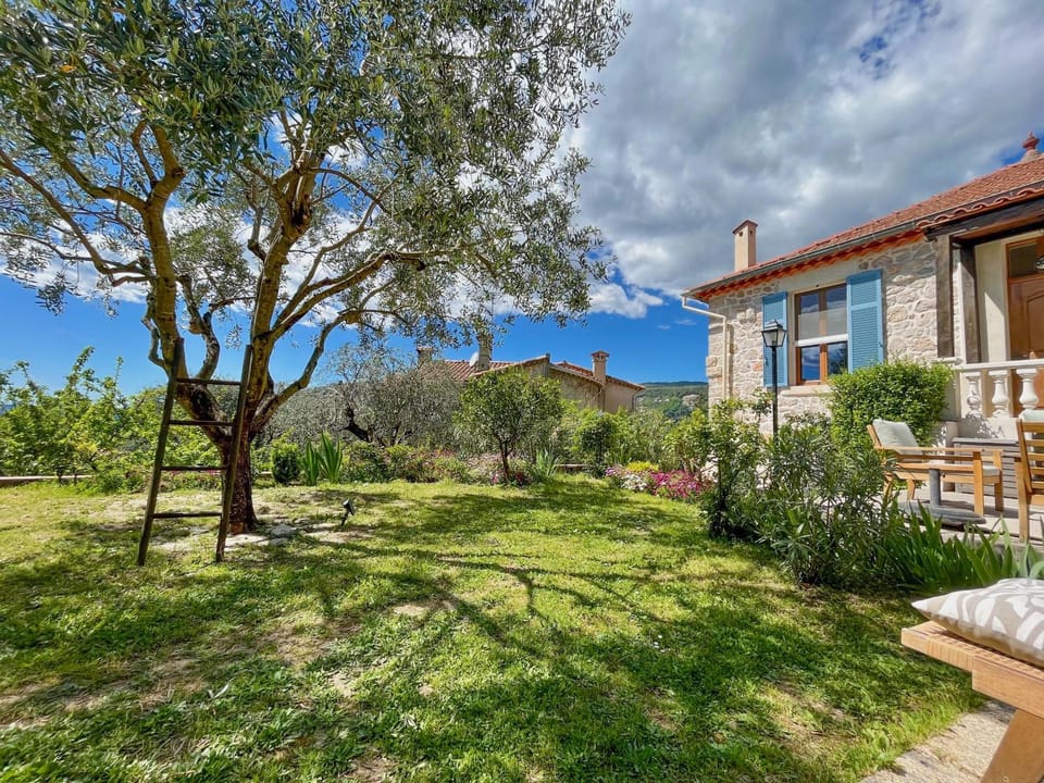 Property building, Garden, Garden, Garden view, Garden view