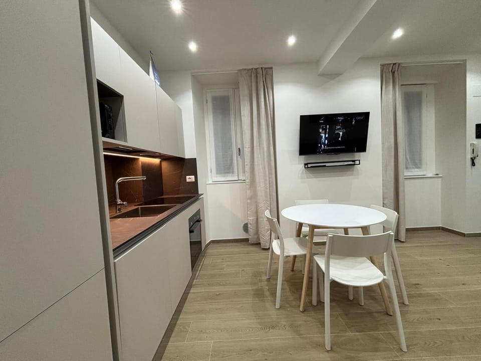 Bella Como Holiday Apartment Apartment in Como