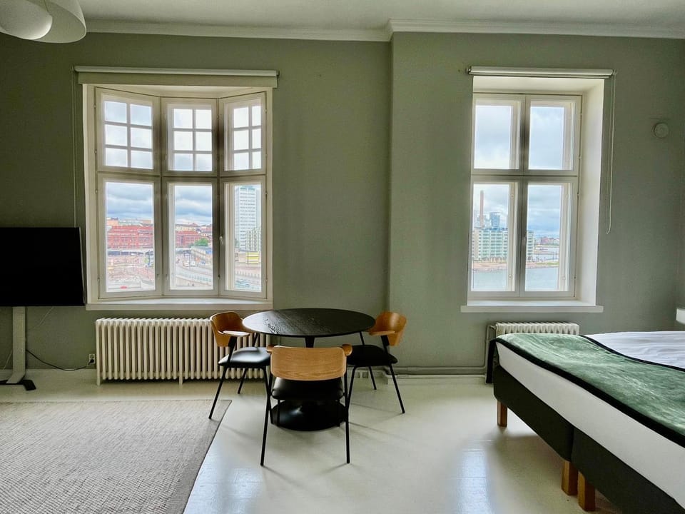 Bed, Seating area