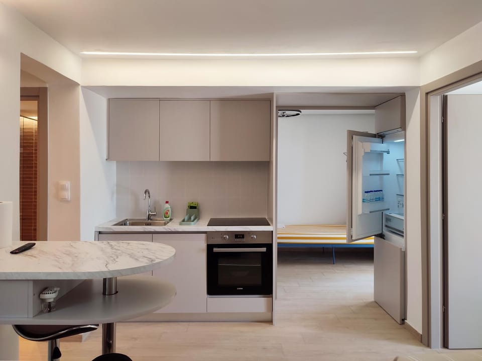 Kitchen or kitchenette, oven