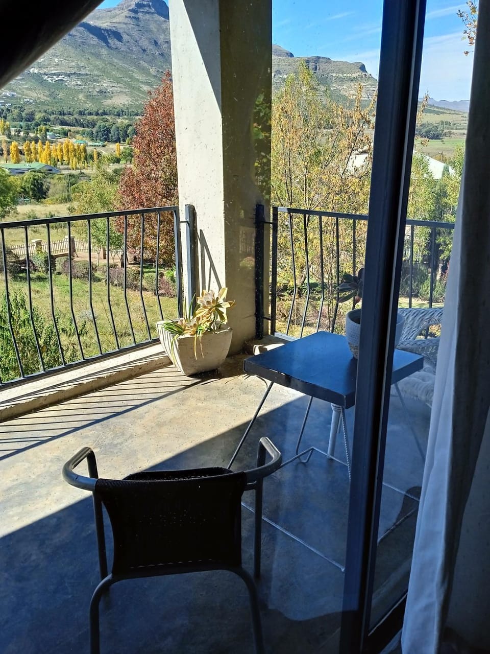 Patio, Mountain view
