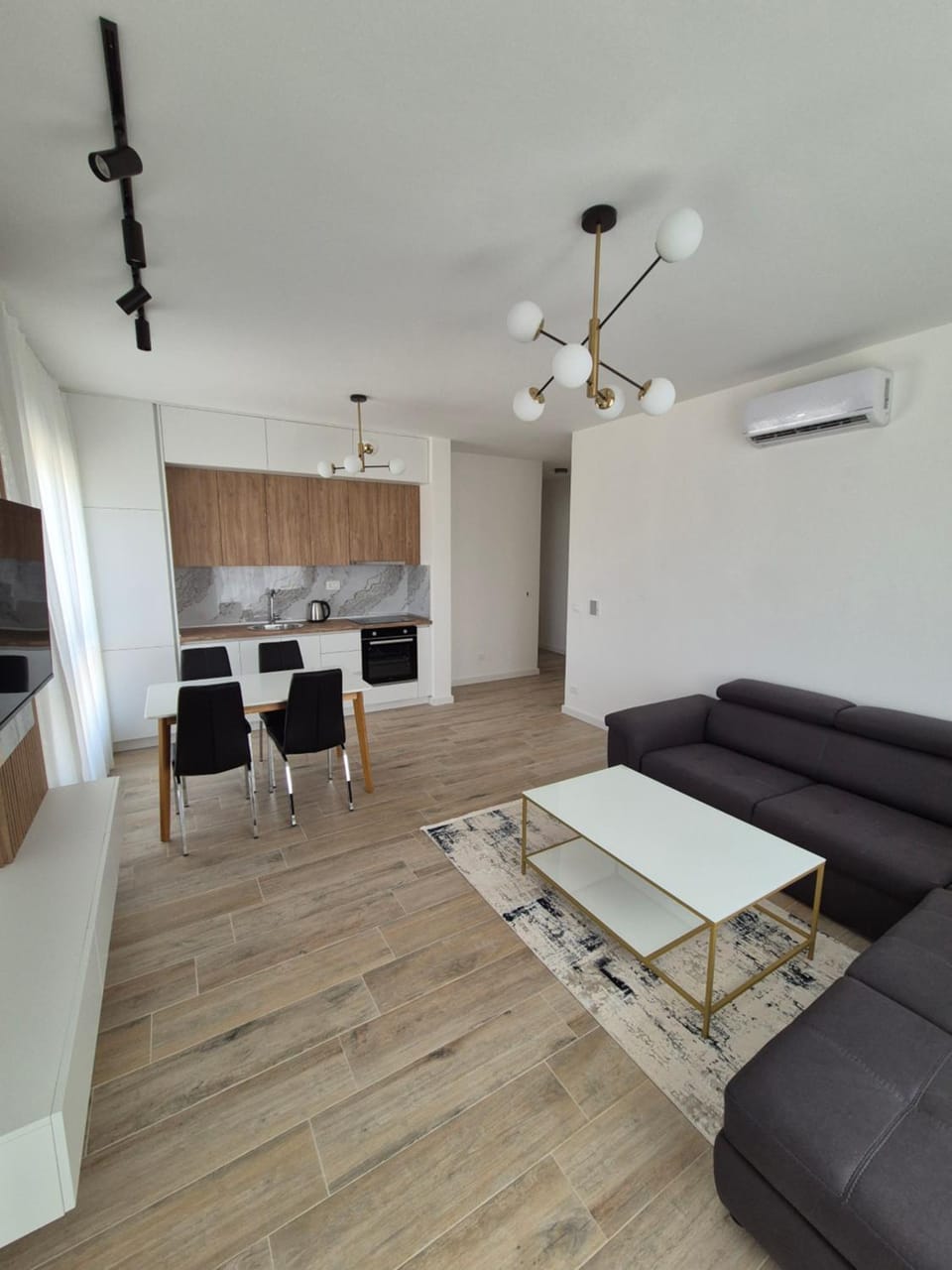 Kitchen or kitchenette, Living room, Seating area, Dining area, air conditioner