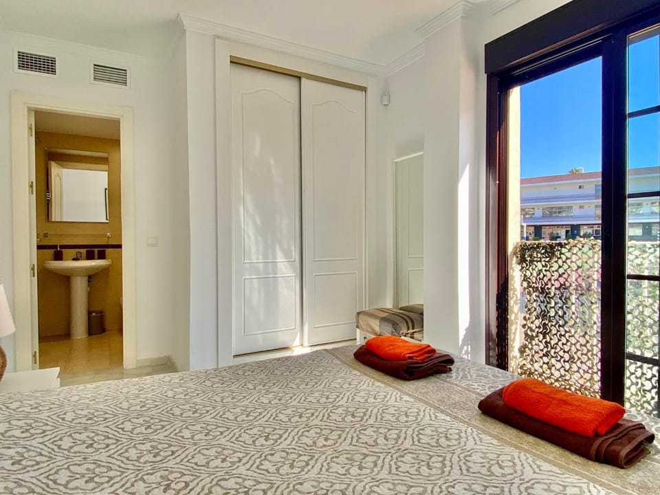 Residencial Mediterraneo Golf Two-Bedroom Apartment Apartment in Benalmadena