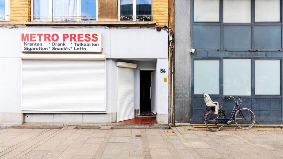 Property building, Day, Street view