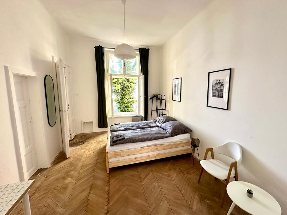 Bed, Photo of the whole room, Bedroom