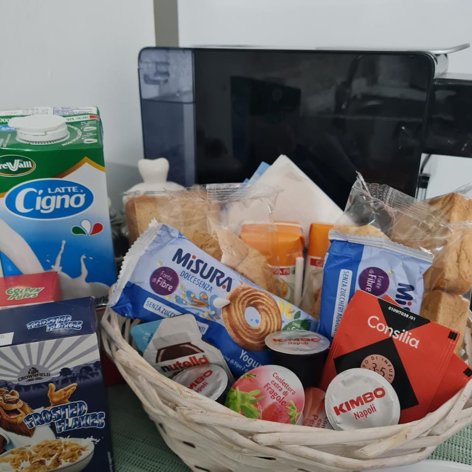 Food and drinks, Breakfast, Continental breakfast