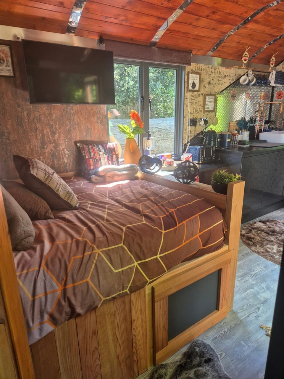 Brewers Bolt Cozy Unique Shepherds Hut - Hot Tub! House in Northampton