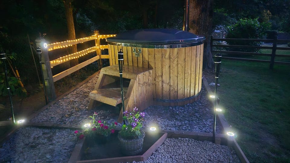 Brewers Bolt Cozy Unique Shepherds Hut - Hot Tub! House in Northampton