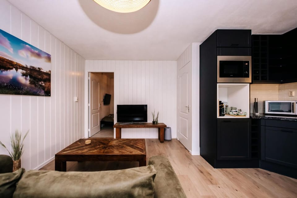 Communal lounge/ TV room, Kitchen or kitchenette