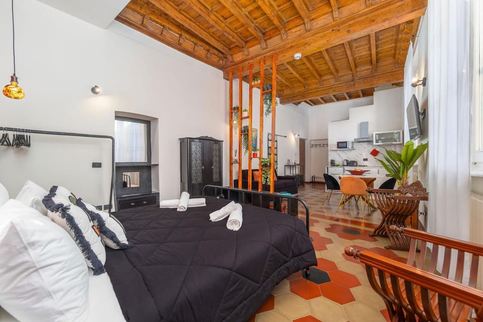 Bed, TV and multimedia, Living room, Photo of the whole room, Bedroom