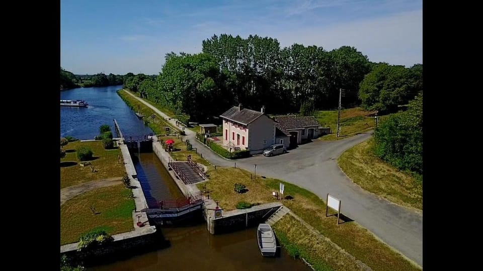MARA RIVIERE gîte d'étape sur la vélo Francette Hostel in Pays de la Loire